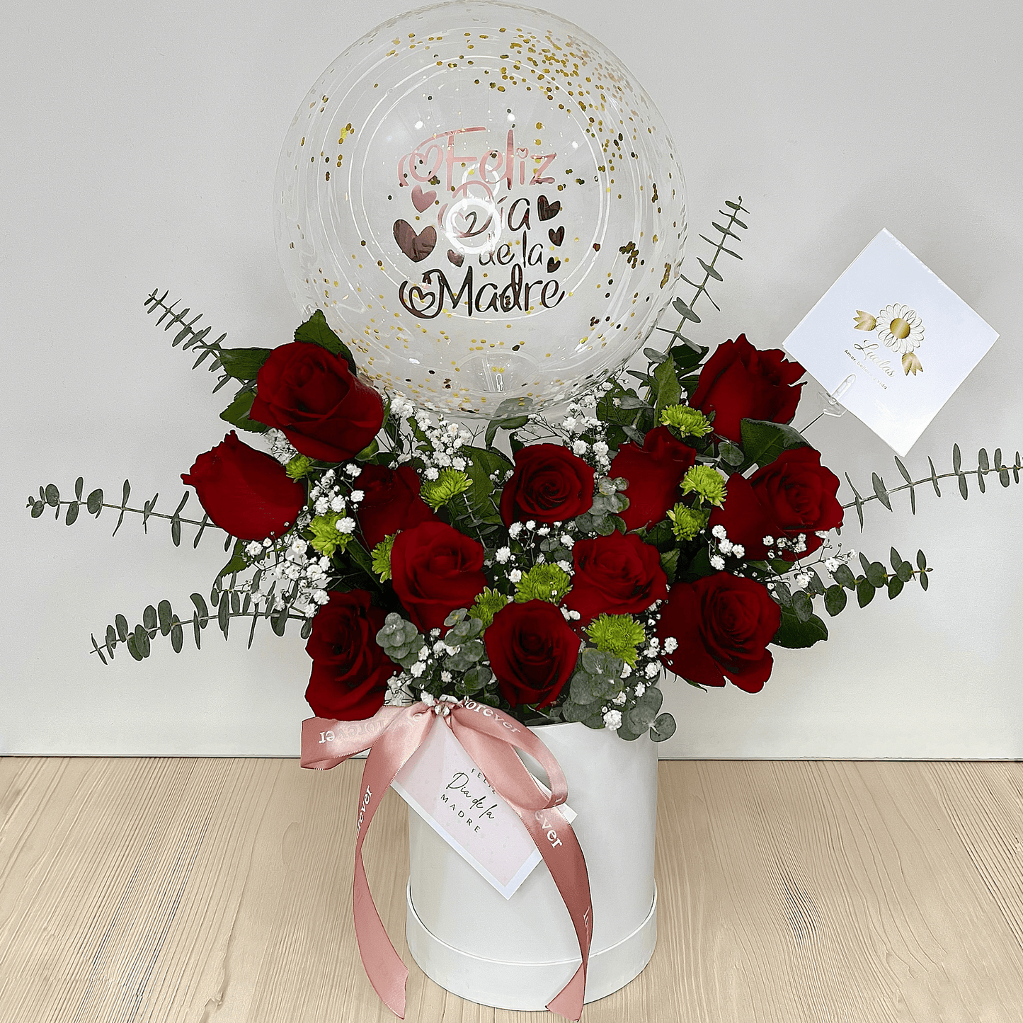 BOX DE ROSAS CON GLOBO