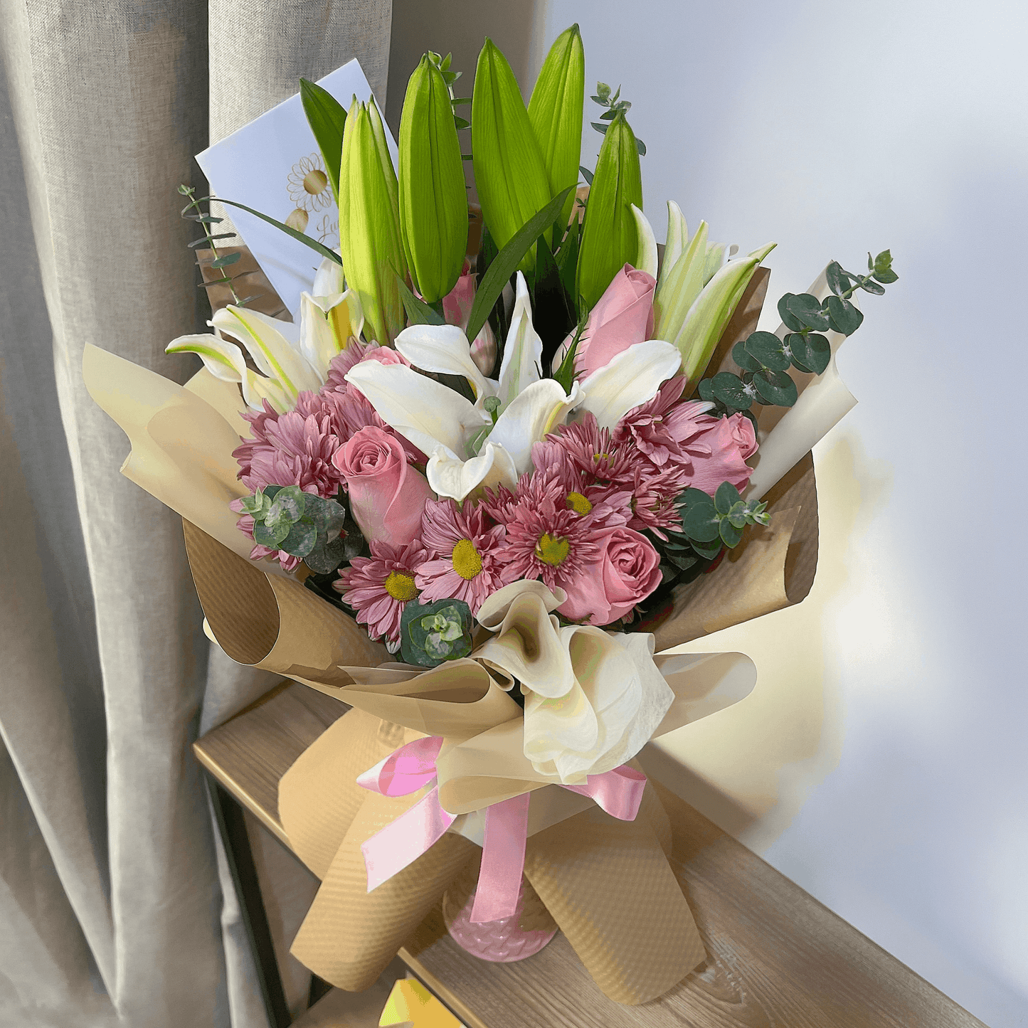 Ramo de Lirios, Rosas y Flores Rosadas – Dulce Encanto