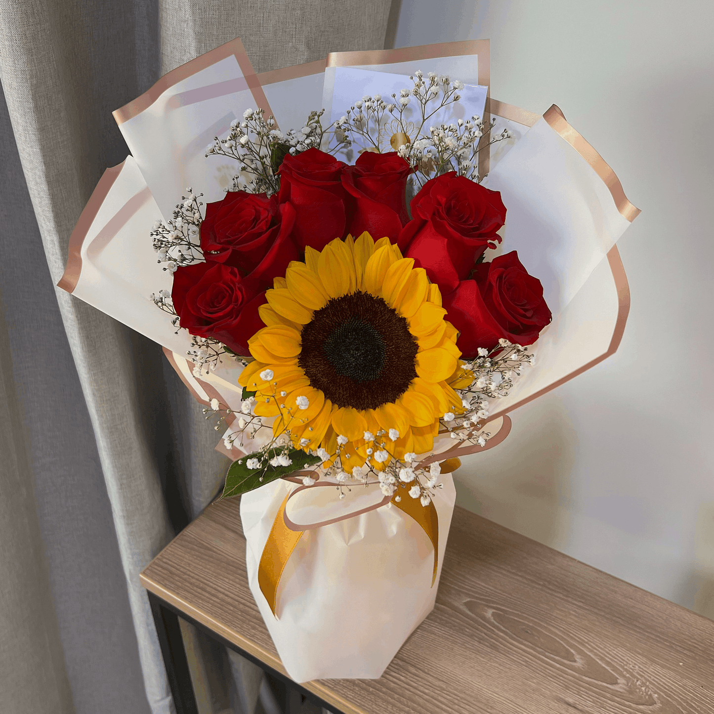 Ramo de Girasol y Rosas Rojas – Pasión y Alegría