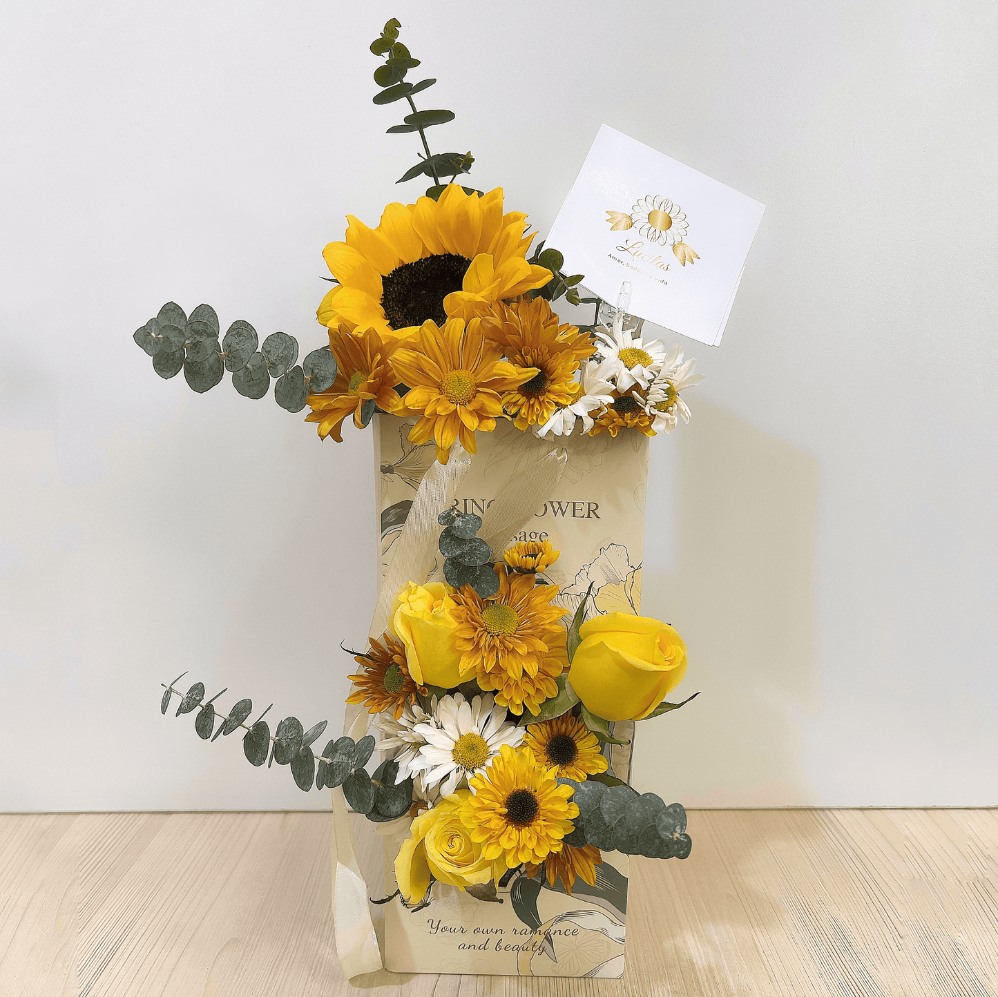 Arreglo con girasol y rosas amarillas - Flores Amarillas