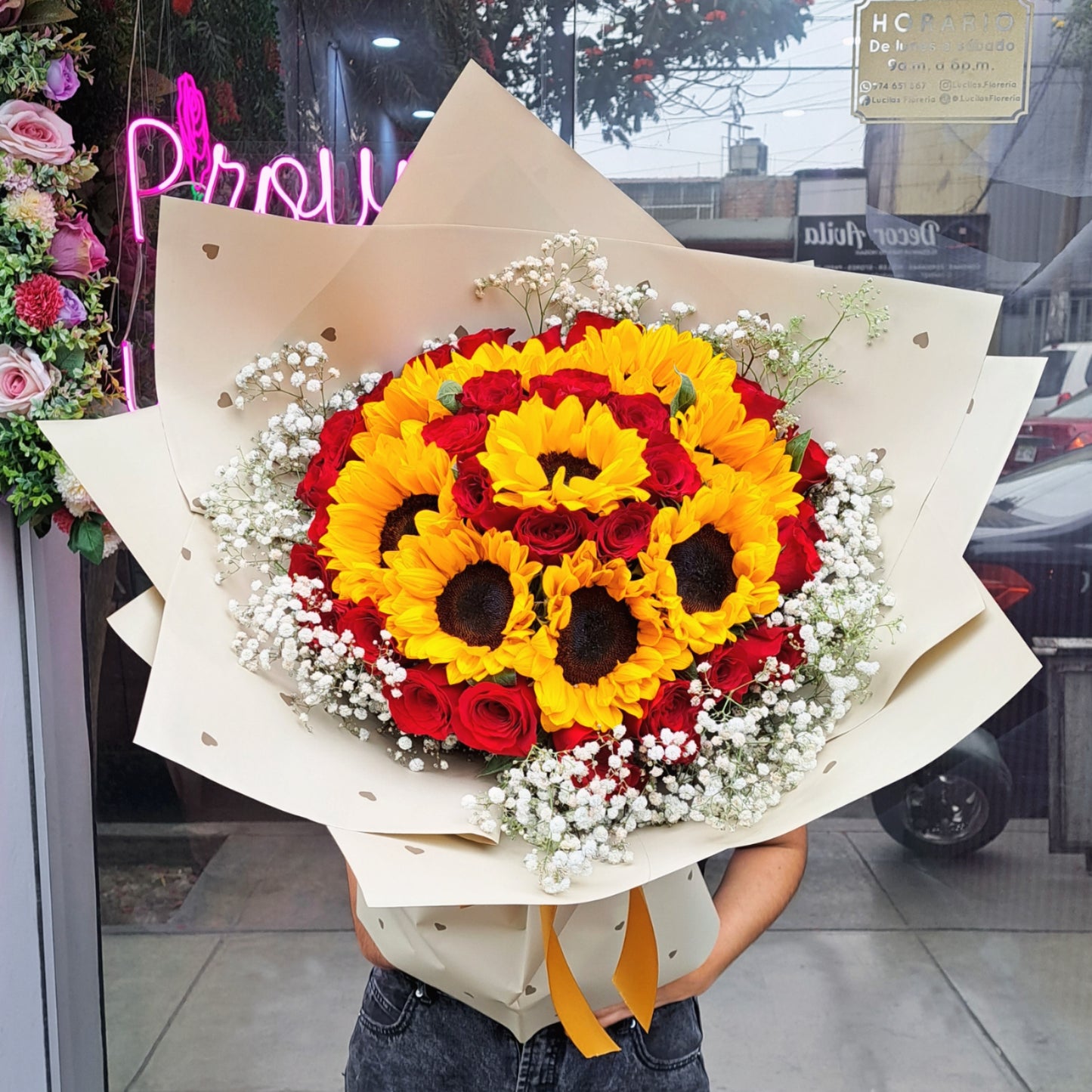 Flores Amarillas Ramo de Girasoles y Rosas