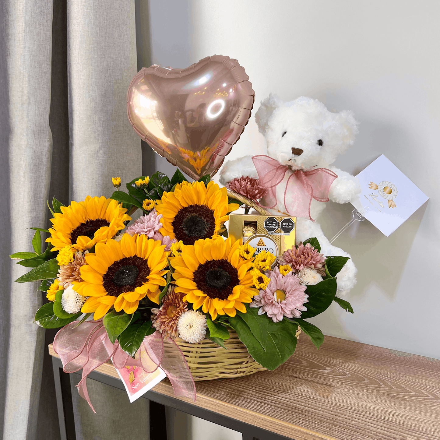 Canasta de Girasoles con Peluche y Chocolates – Detalle que Enamora