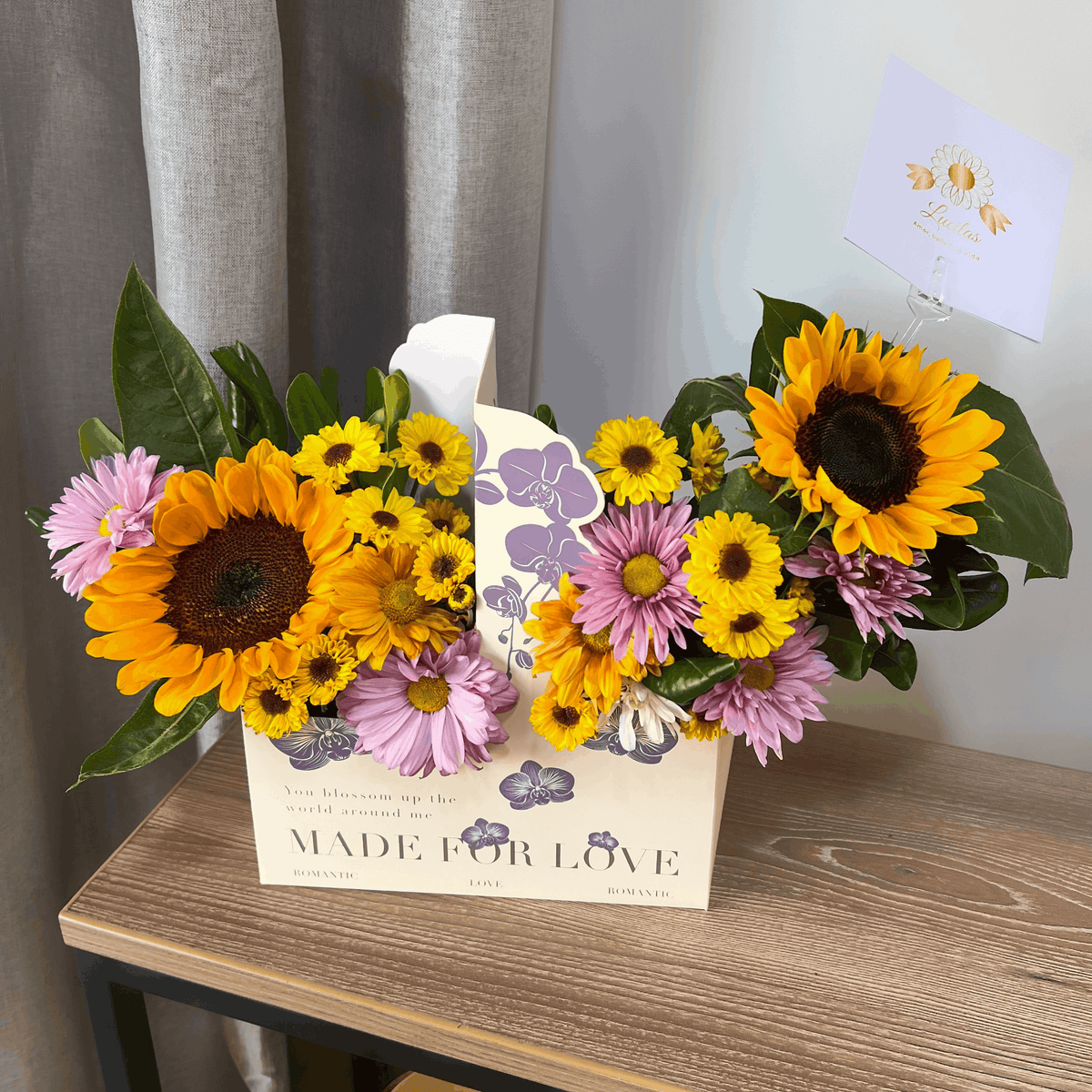Arreglo de Girasoles y Flores Lilas