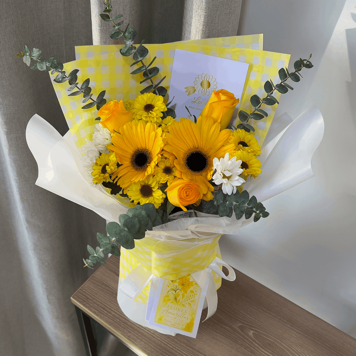 Ramo de Flores Amarillas con Girasoles y Rosas