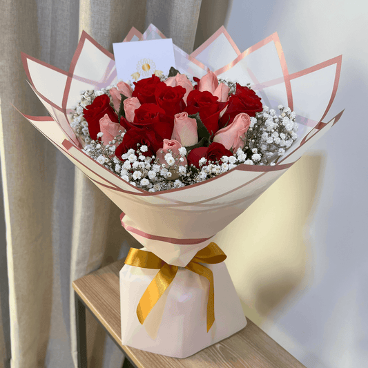 🌹 Ramo de 24 Rosas Rojas y Rosadas – Amor que Nos Une