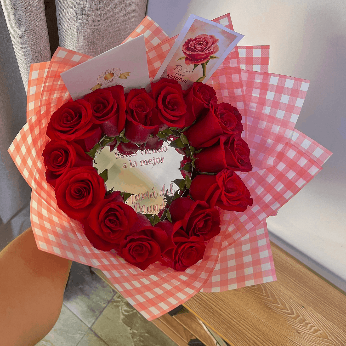 Ramo Corazón de Rosas Rojas con Espejo – Un Amor que se Refleja